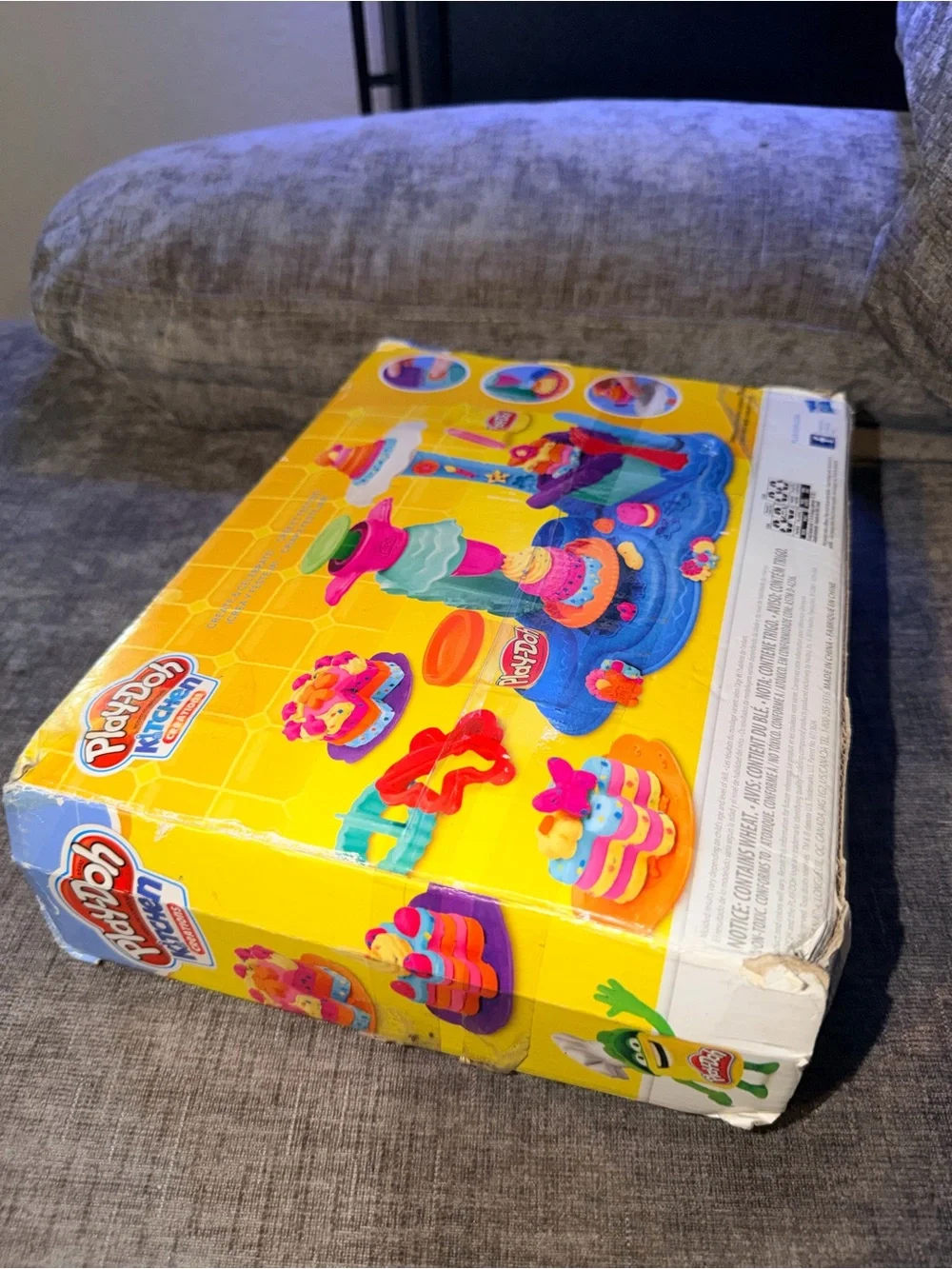 Play-Doh Kitchen Creations Cake Party Playset